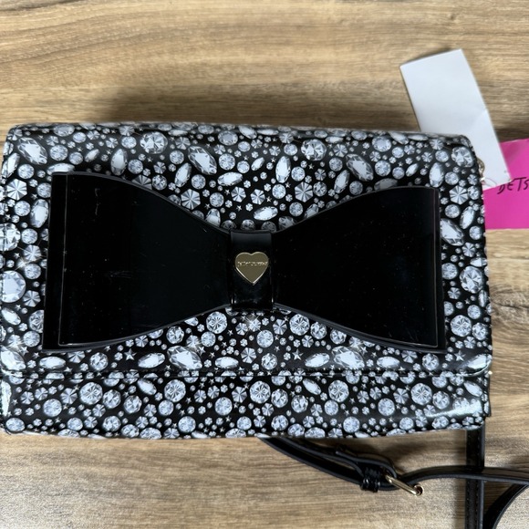 Betsey Johnson Dani Diamond Printed Crossbody Purse Large‎ Bow Black NWT - Picture 2 of 9